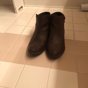 Brown short boots, size 10.